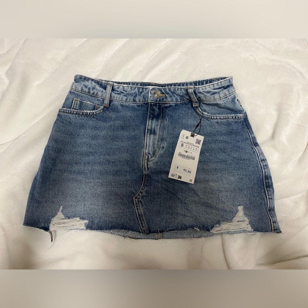 Zara mini denim skirt. Still has the tag on. Size small